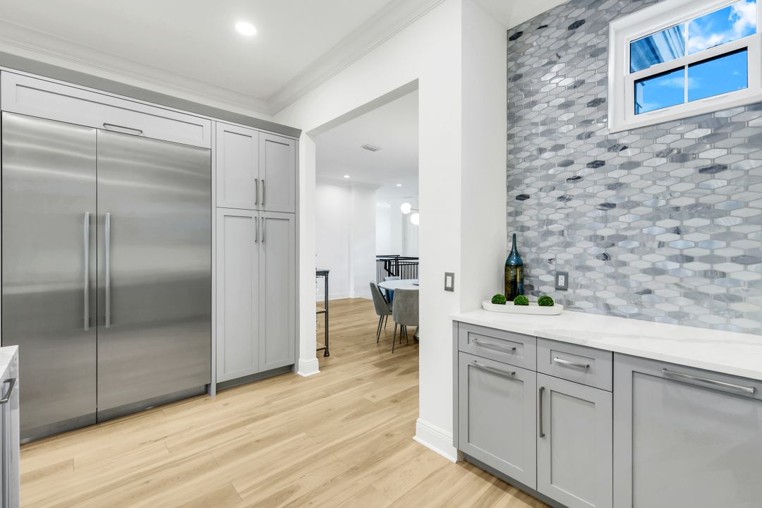 9242 Tesoro Ln #203, Naples, FL 34114