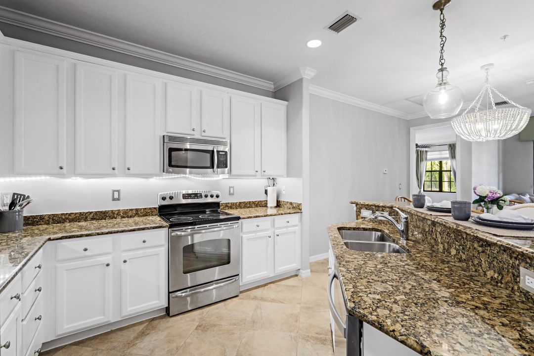 8949 Malibu St #302, Naples, FL 34113