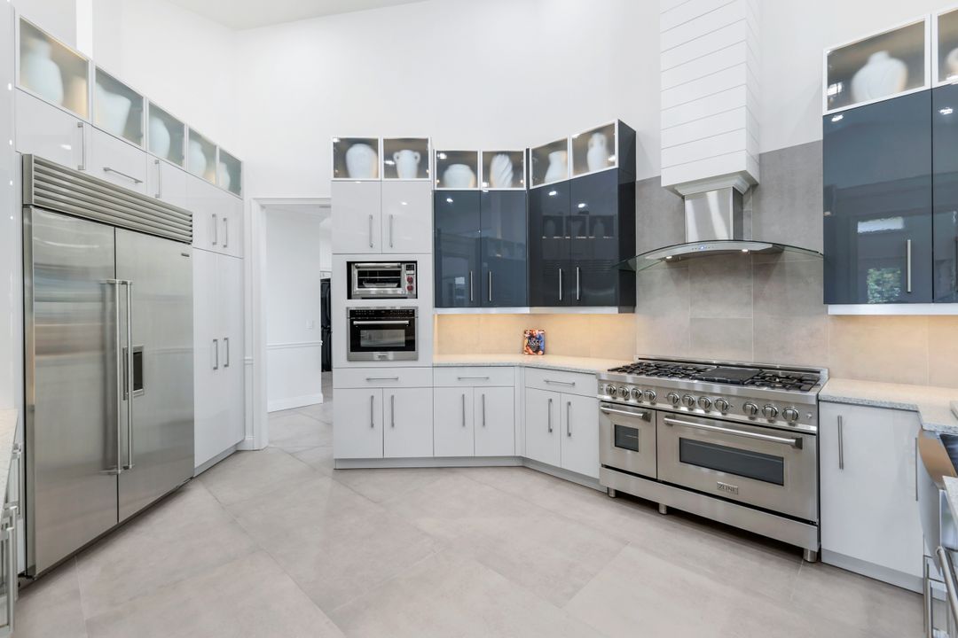 9245 The Ln, Naples, FL 34109