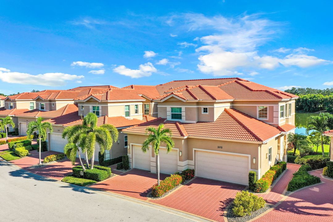 608 El Camino Real  #202, Naples, FL 34119