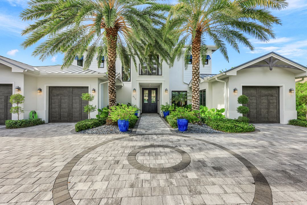 679 Rudder Rd, Naples, FL 34102