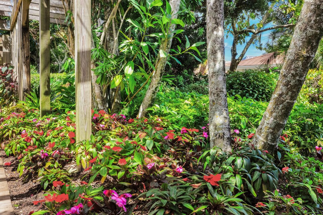 330 Bald Eagle Dr, Naples, FL 34105