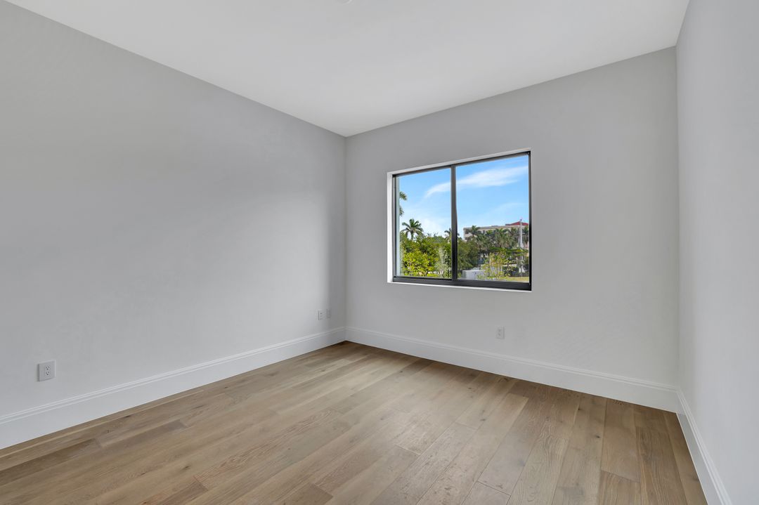 1130 3rd Ave S #211, Naples, FL 34102