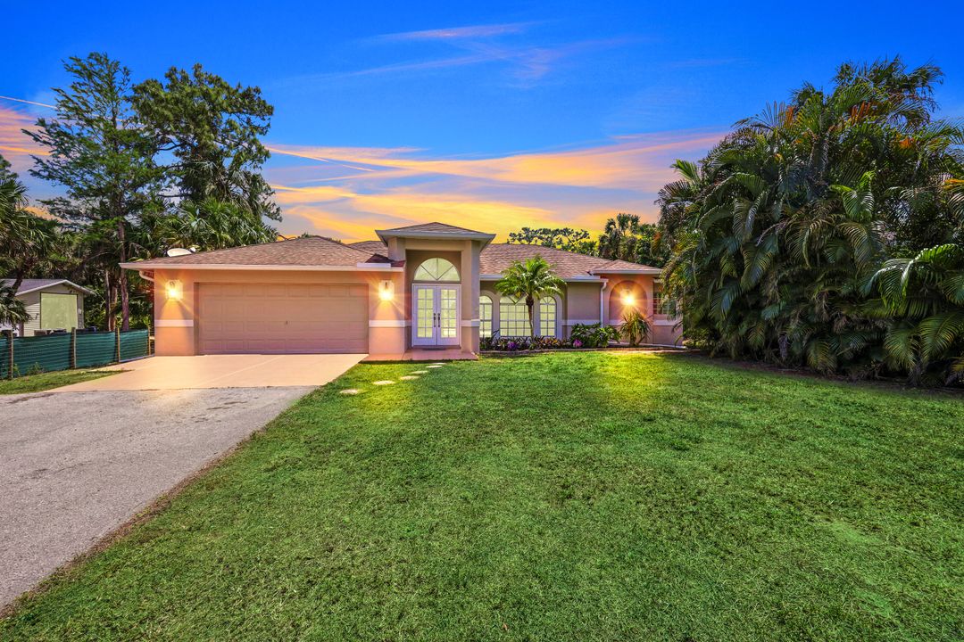 320 19th St NW, Naples, FL 34120