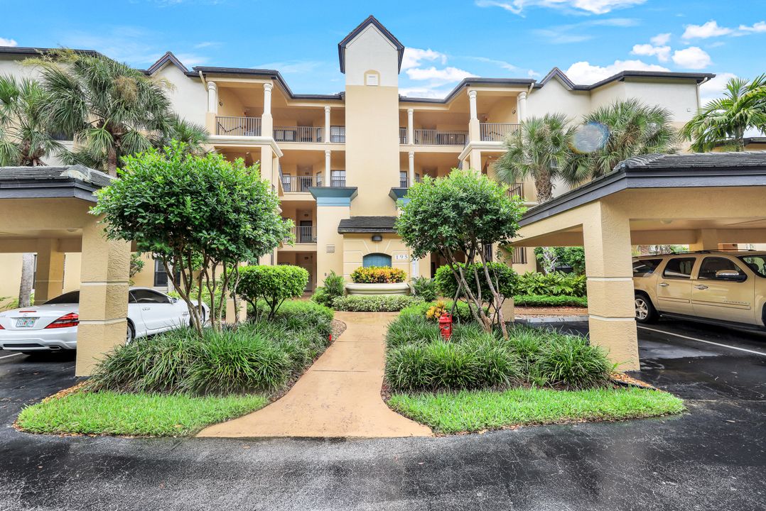 195 Vintage Cir #403, Naples, FL 34119