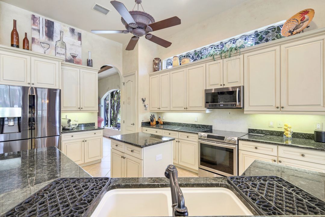 28600 Pienza Ct, Bonita Springs, FL 34135