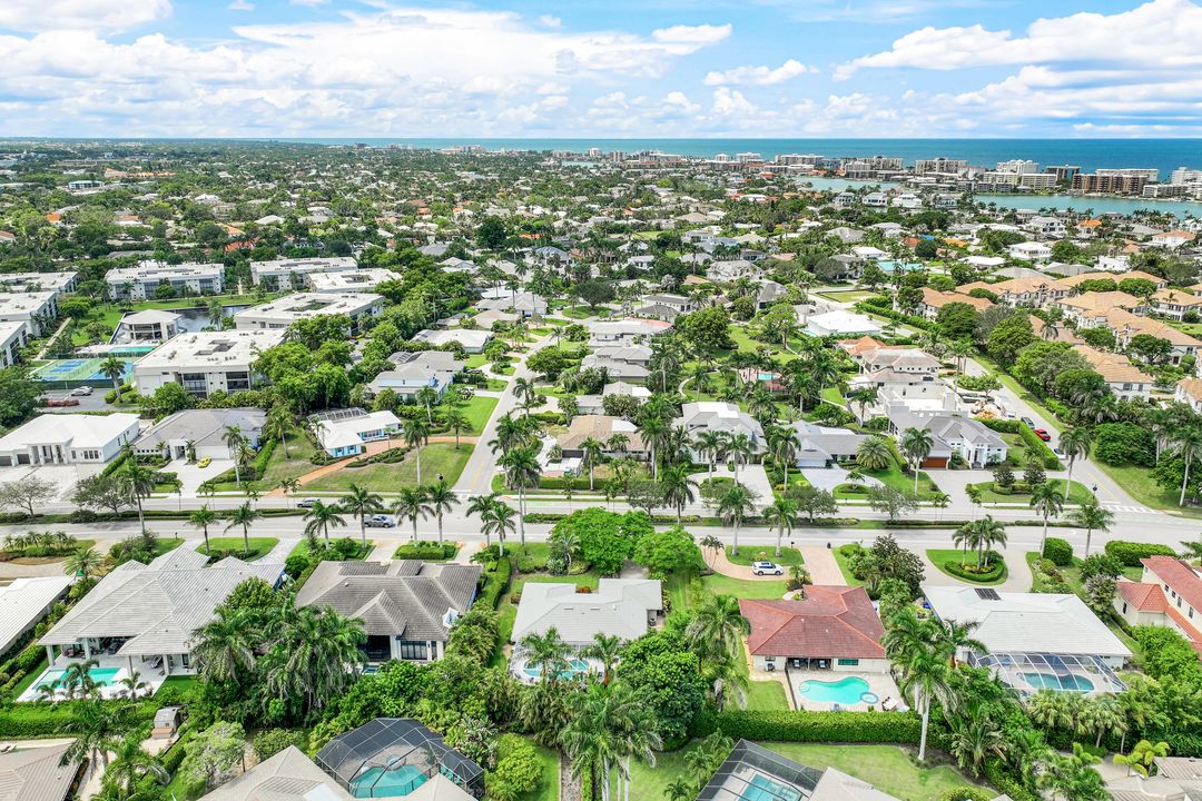 727 Park Shore Dr, Naples, FL 34103