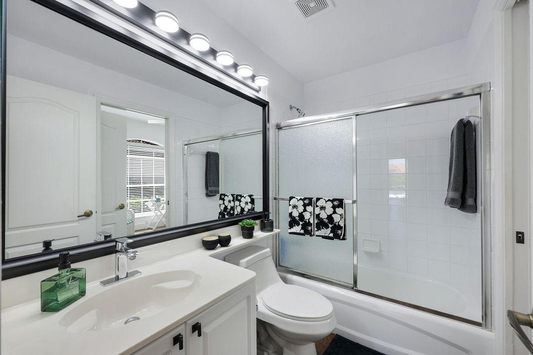 6585 Castlelawn Pl, Naples, FL 34113