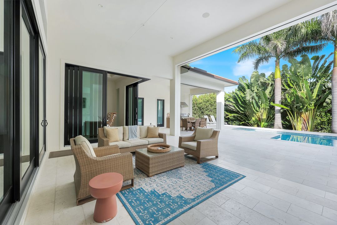 3200 Crayton Rd, Naples, FL 34103