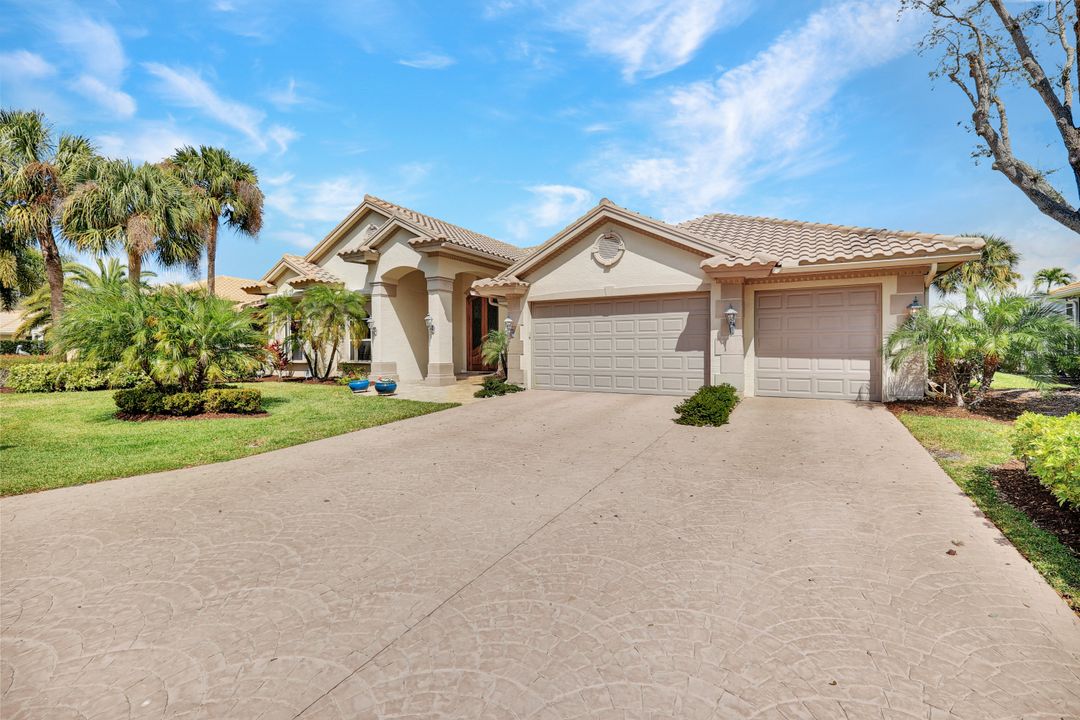 3750 Lakemont Dr, Bonita Springs, FL 34134