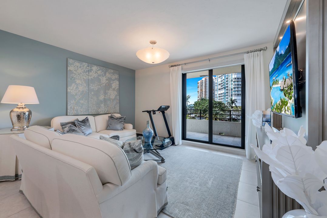 4400 Gulf Shore Blvd N #406, Naples, FL 34103