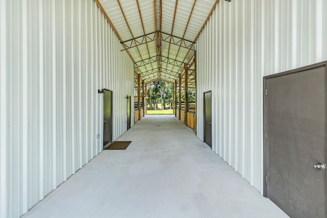 19080 Parkinson Rd, Alva, FL 33920
