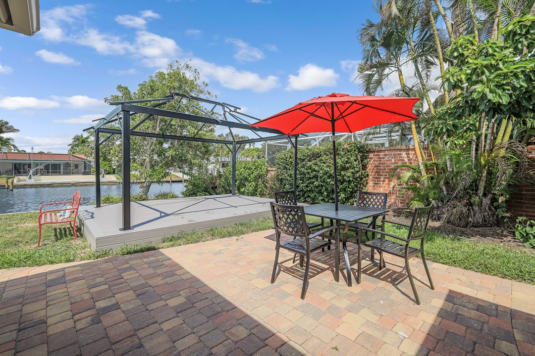 455 Bayside Ave, Naples, FL 34108