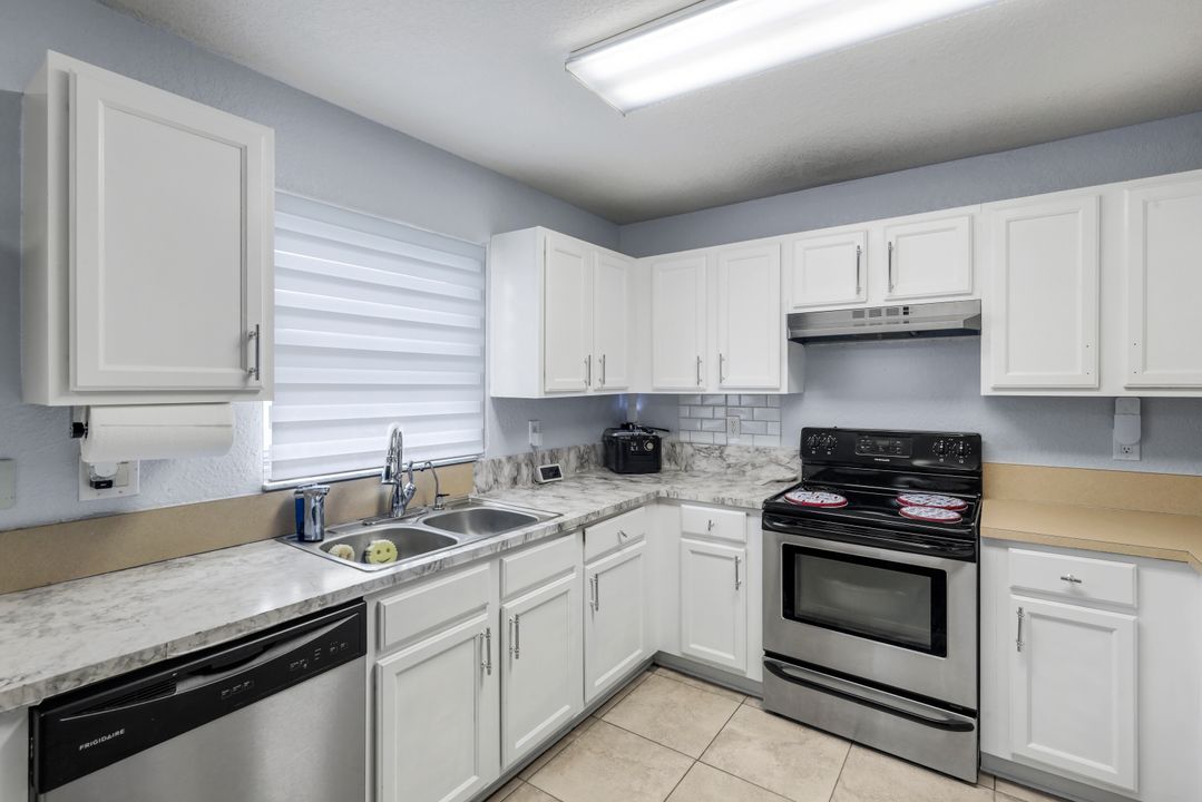 438 Willowbrook Dr, Lehigh Acres, FL 33972