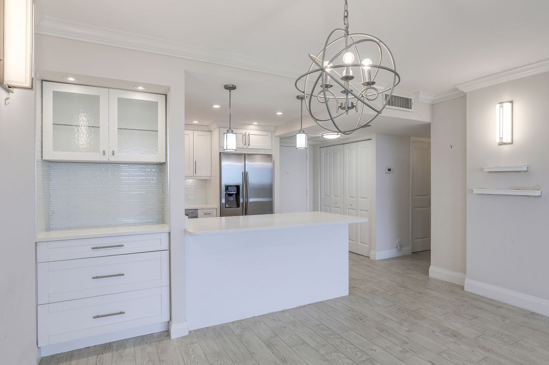 5 Bluebill Ave APT 506, Naples, FL 34108