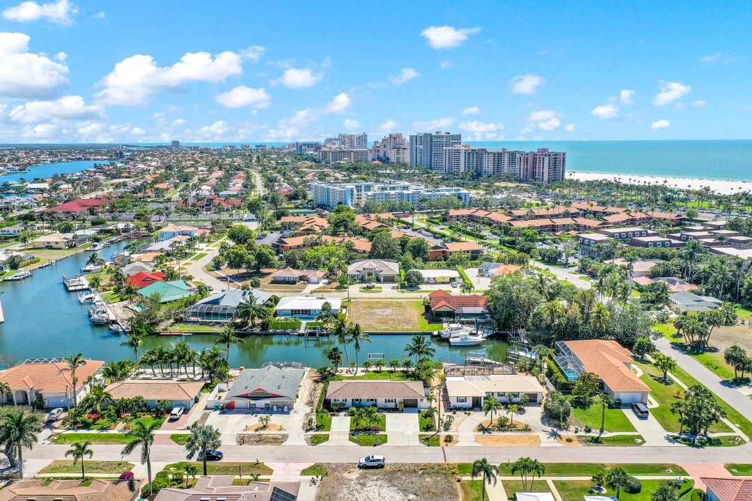 811 Wintergreen Ct, Marco Island, FL 34145