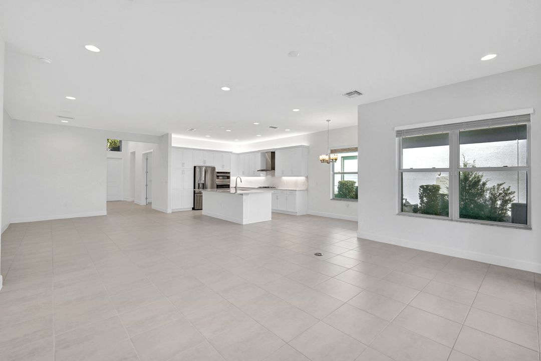 12261 Windamere Trl, Naples, FL 34120