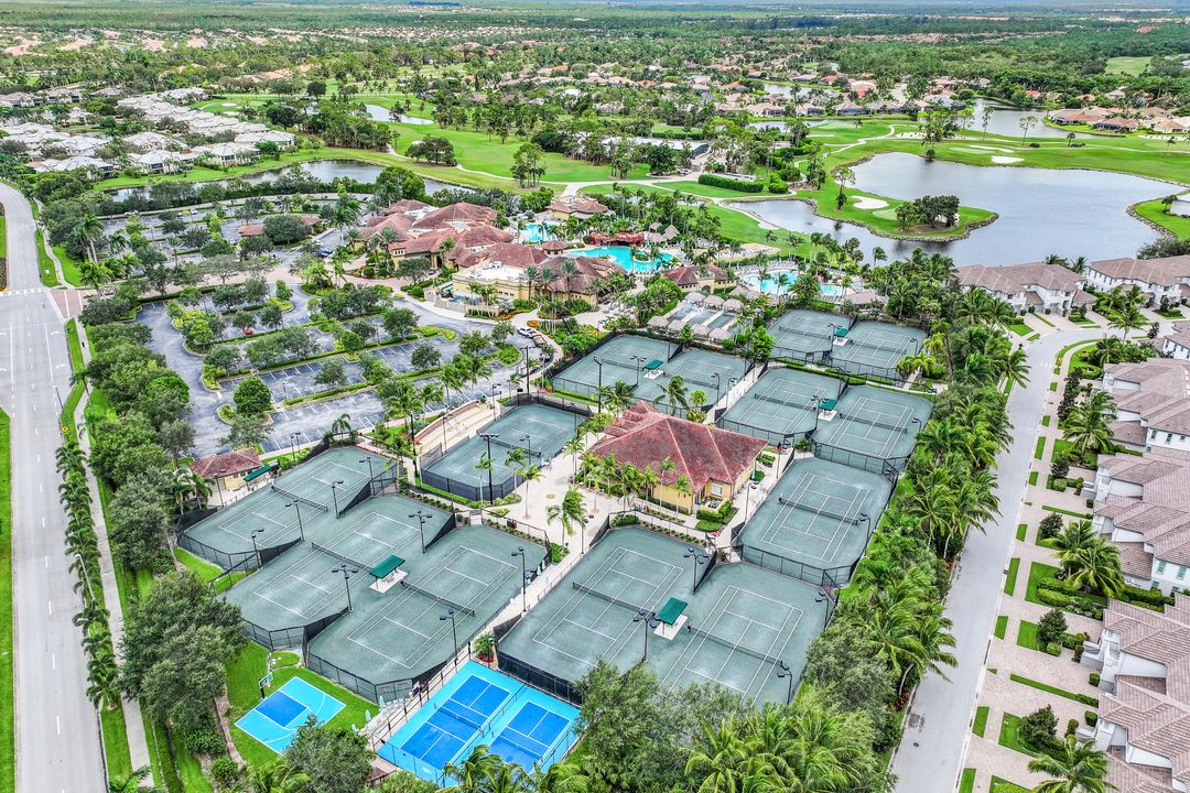 6053 Dogleg Dr, Naples, FL 34113