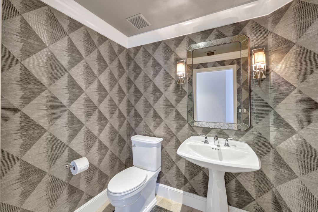 9811 Gulf Shore Dr #203, Naples, FL 34108