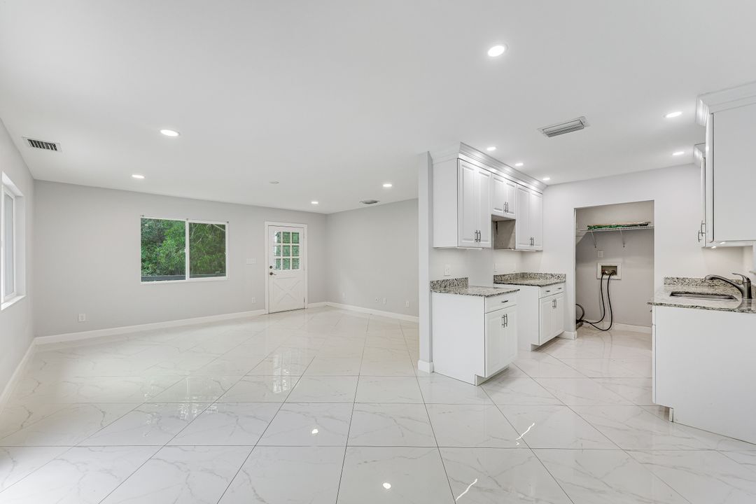 605 12th Ave NE, Naples, FL 34120