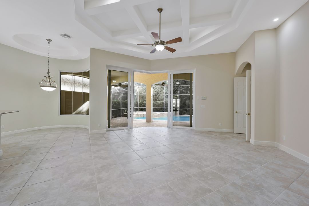 5616 Hammock Isles Dr, Naples, FL 34119