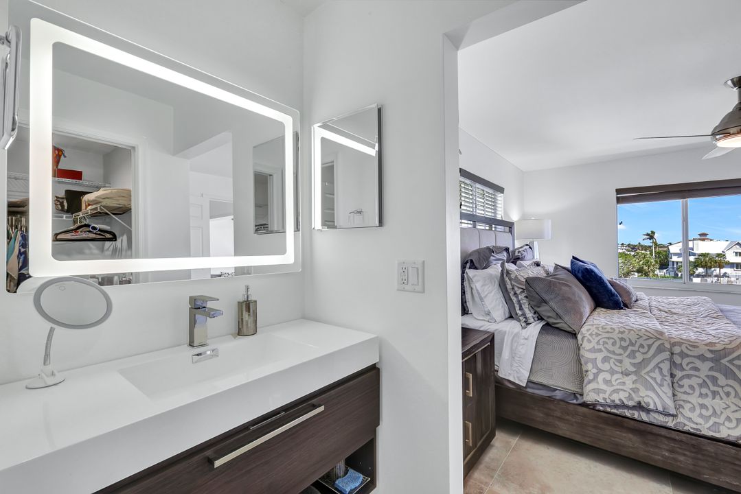 10684 Gulf Shore Dr #B301, Naples, FL 34108