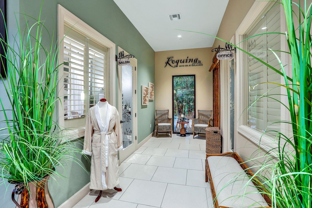 9010 Arrezo Ct, Naples, FL 34119