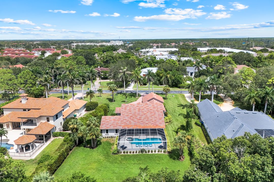 9245 The Ln, Naples, FL 34109