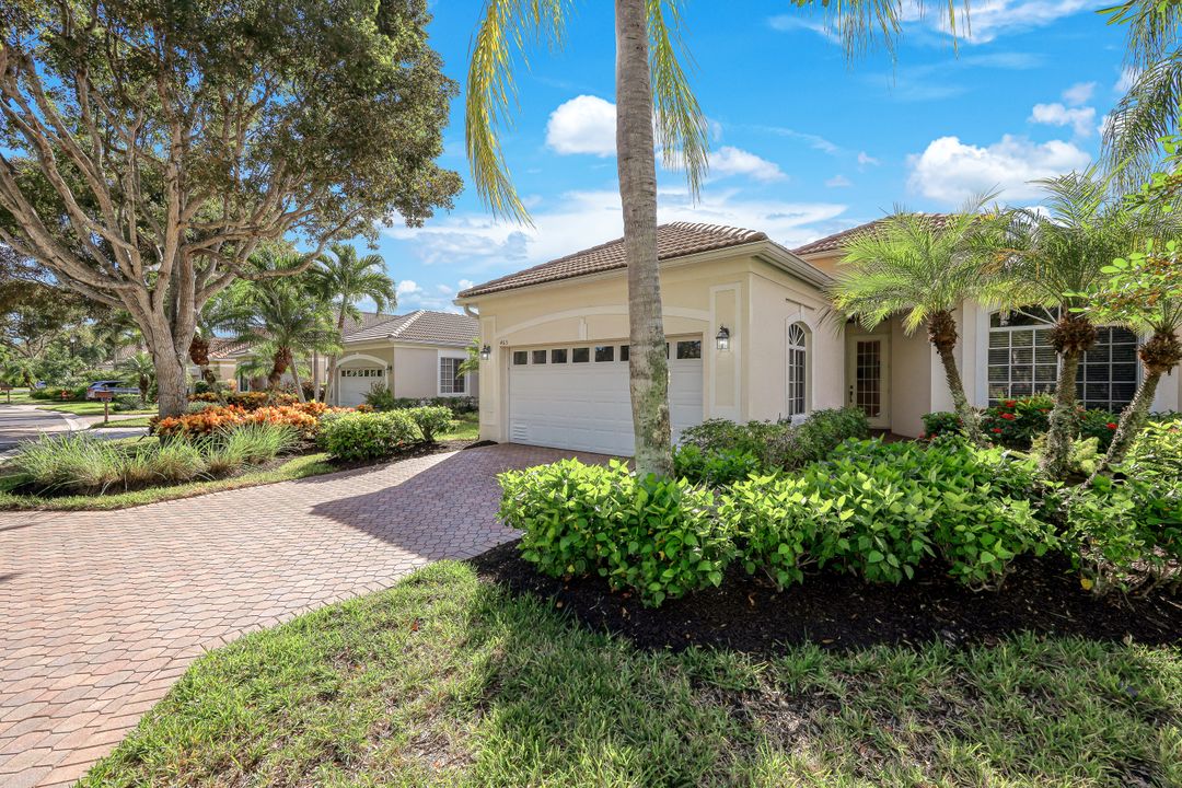 463 Tullamore Ln, Naples, FL 34110