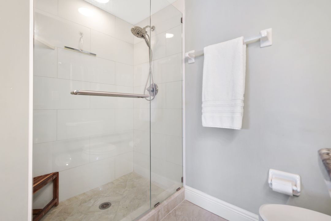 7818 Emerald Cir #103, Naples, FL 34109