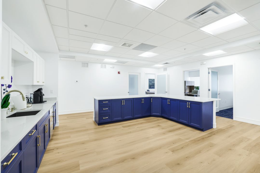 2390 Tamiami Trl N #212, Naples, FL 34103