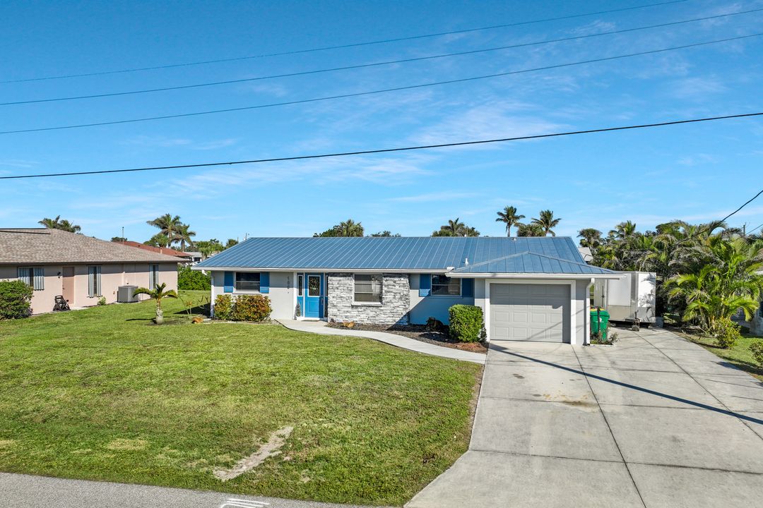 166 Cambridge Dr NW, Port Charlotte, FL 33952