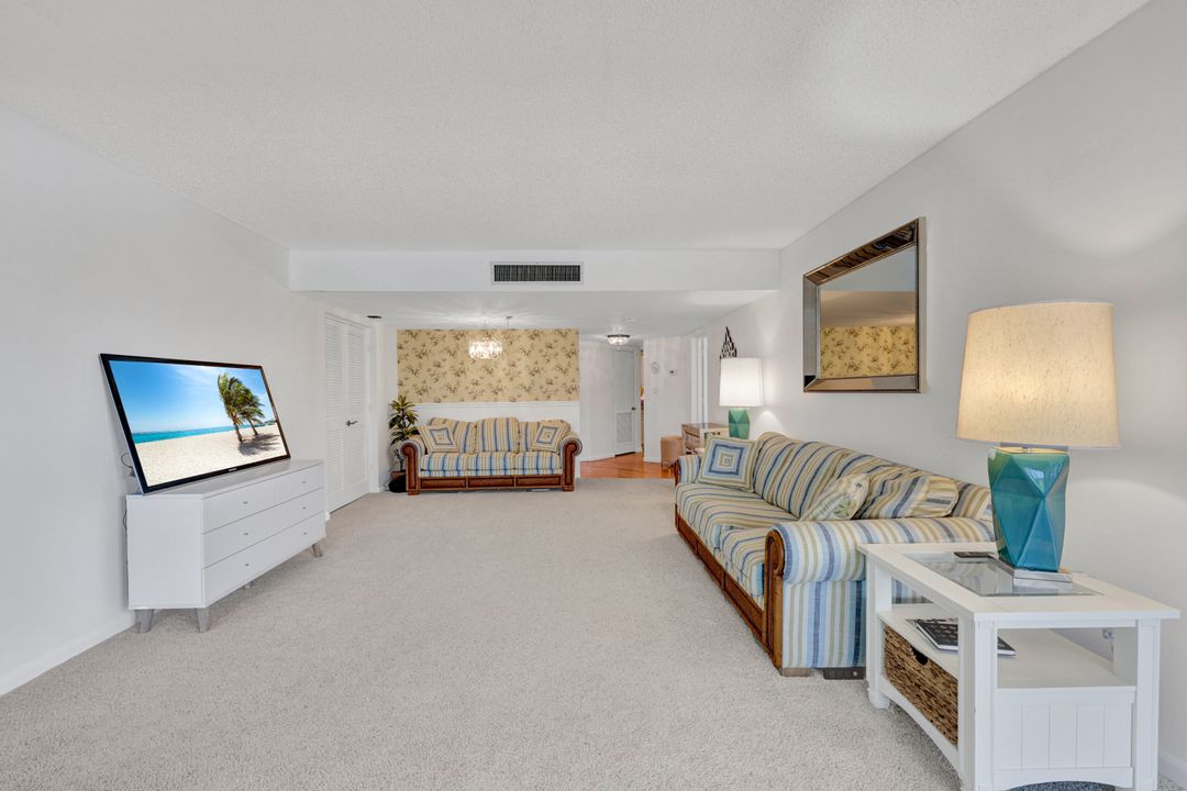 955 Palm View Dr #307, Naples, FL 34110
