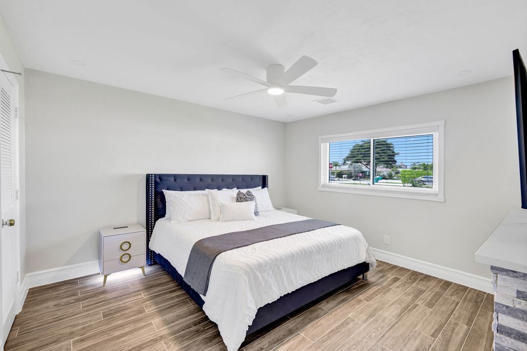 701 93rd Ave N, Naples, FL 34108