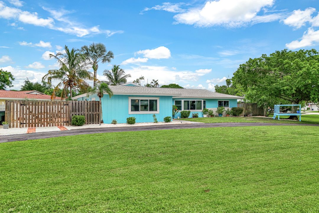 1683 S Hermitage Rd, Fort Myers, FL 33919