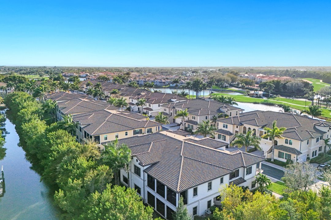 2472 Breakwater Wy #11-102, Naples, FL 34112