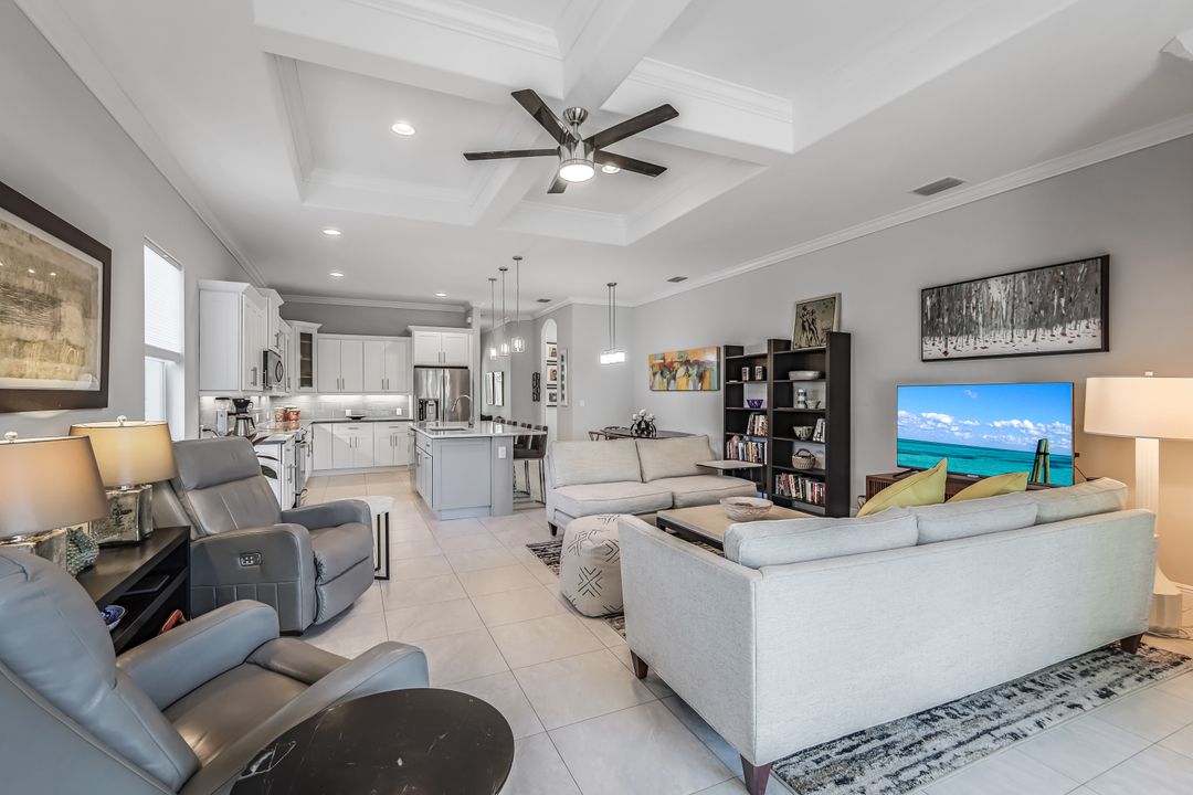 838 95th Ave N, Naples, FL 34108