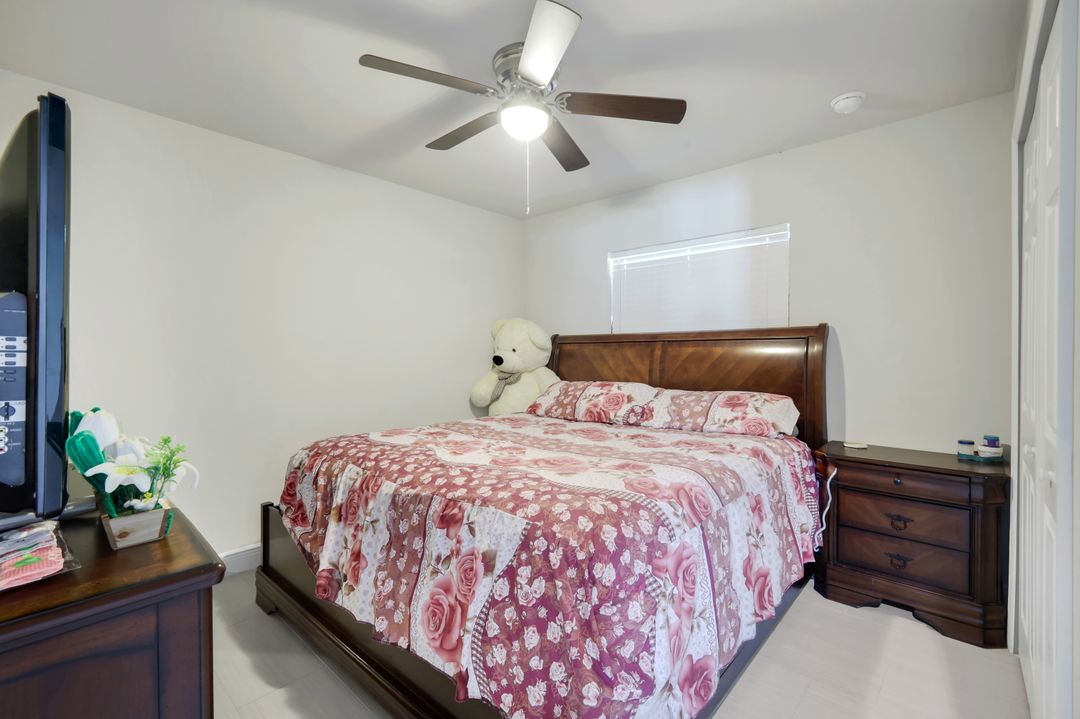 3200 41st St W, Lehigh Acres, FL 33971