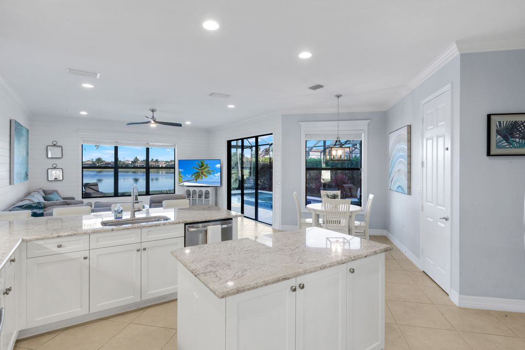 2735 Cinnamon Bay Cir, Naples, FL 34119