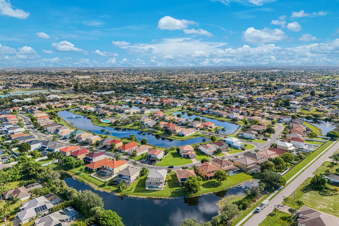 2210 Cape Heather Cir, Cape Coral, FL 33991