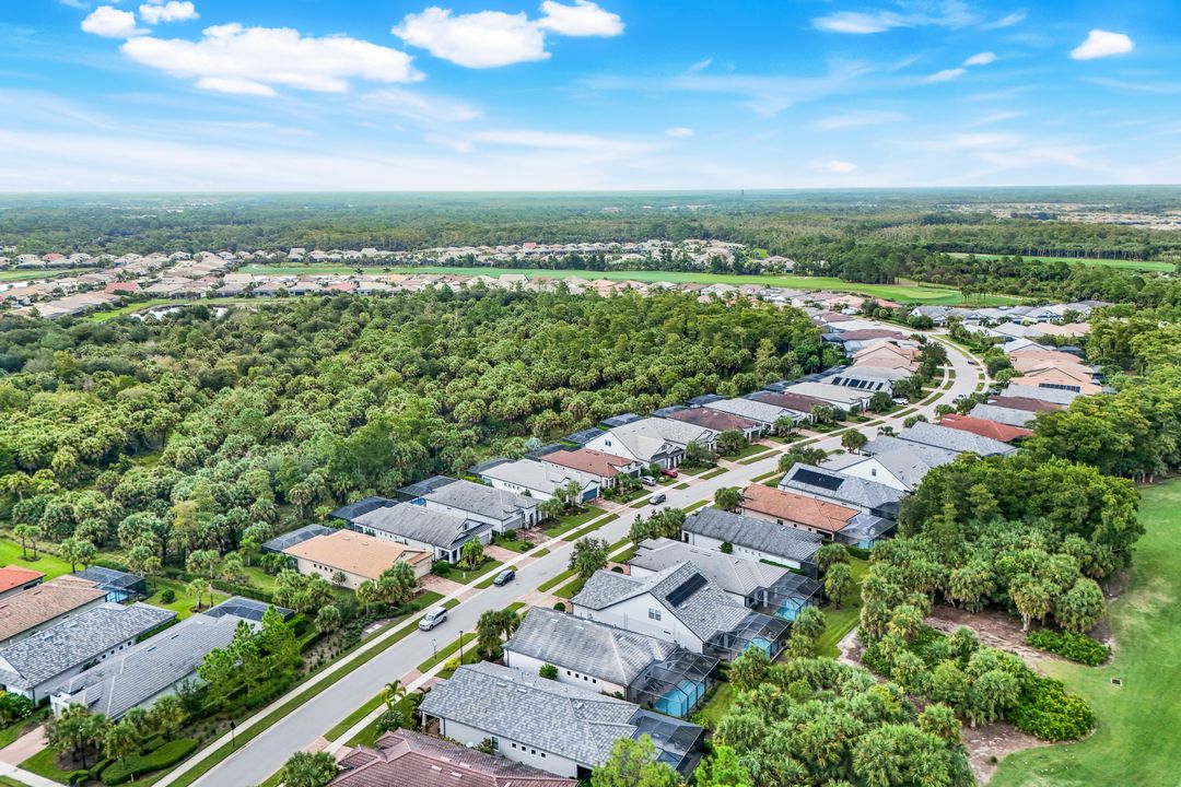 9354 Greyhawk Trl, Naples, FL 34120