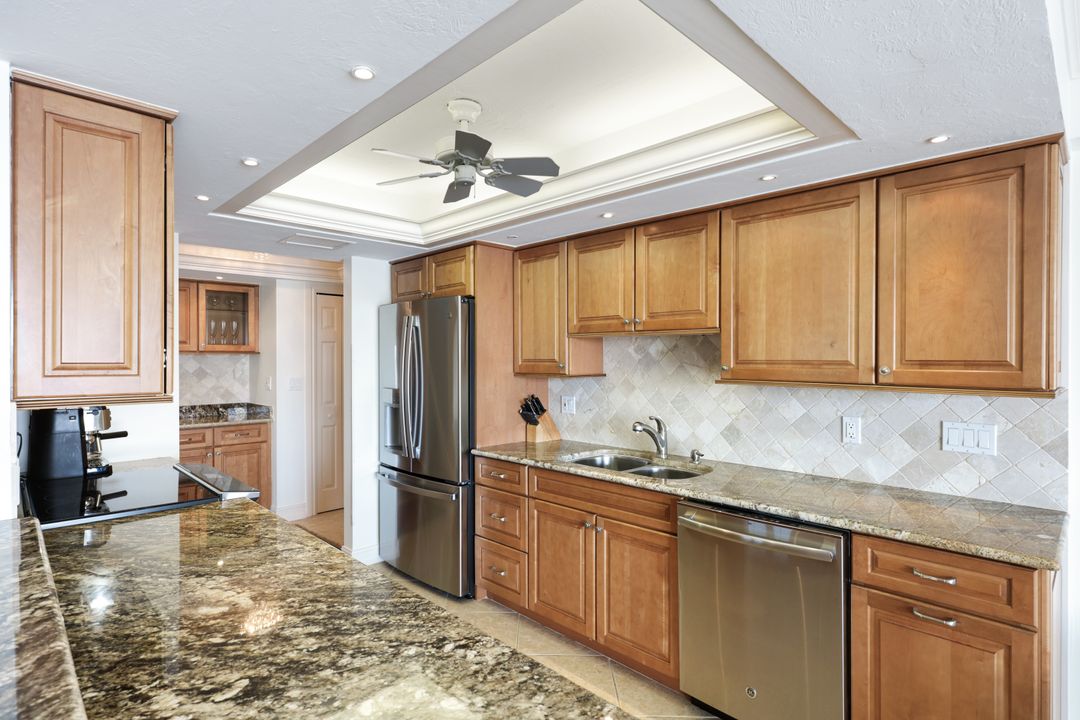 250 Park Shore Dr, Naples, FL 34103