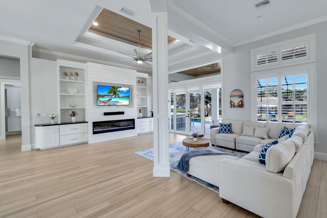 90 22nd Ave NW, Naples, FL 34120