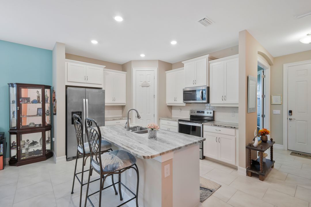 836 Heather Lk Ave, Cape Coral, FL 33993