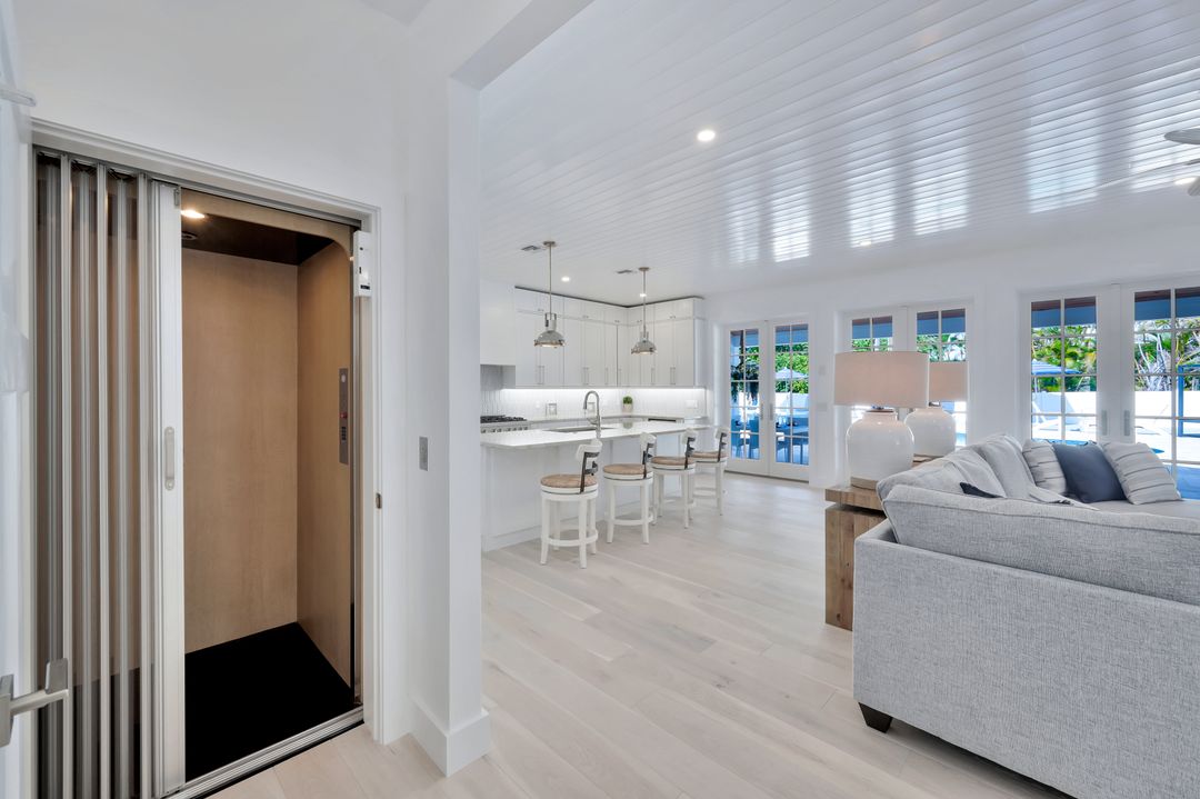 535 93rd Ave N, Naples, FL 34108