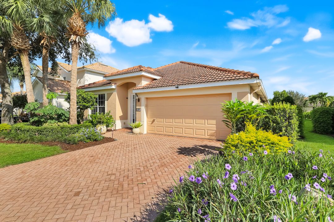 2095 Sagebrush Cir, Naples, FL 34120