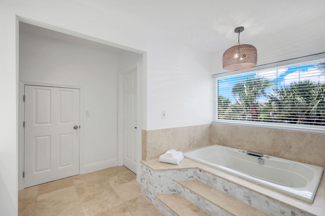 513 Lighthouse Way, Sanibel, FL 33957