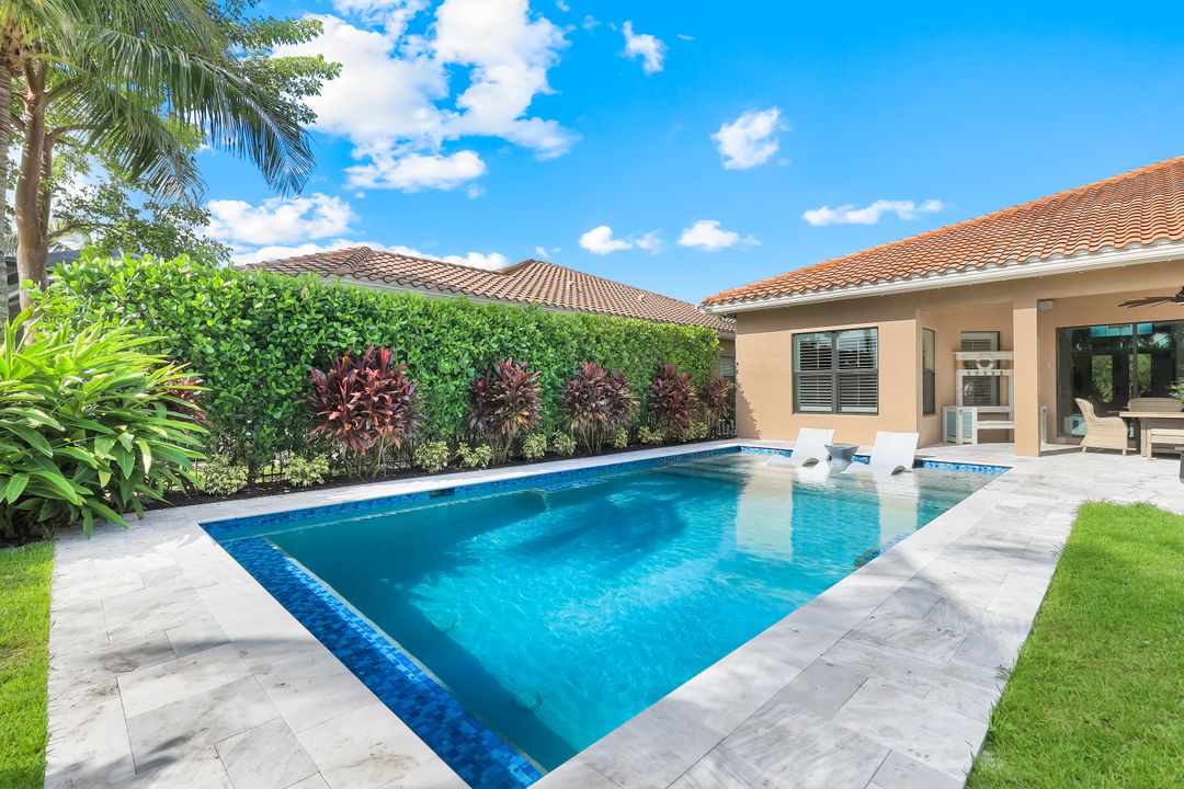 2704 Crystal Way, Naples, FL 34119
