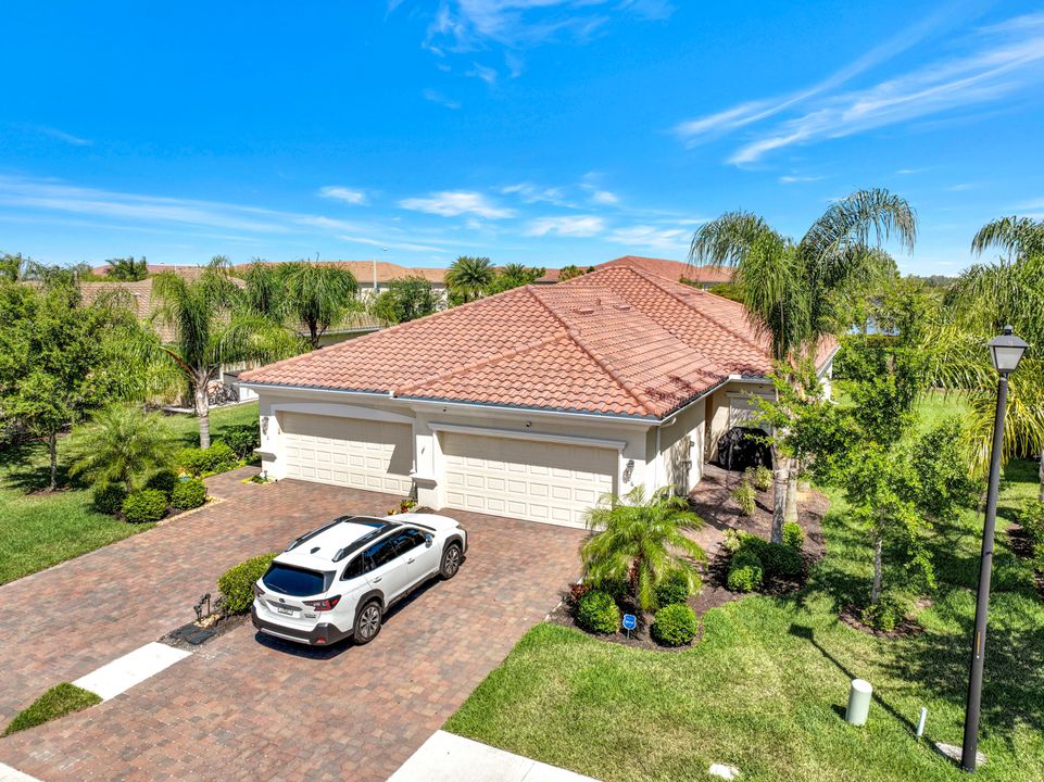 2072 Wellington St, Naples, FL 34120