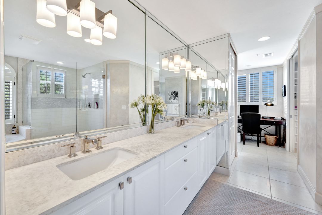 1006 5th St S, Naples, FL 34102